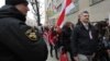 Юрась Губарэвіч (справа) на шэсьці ў гонар Дня Волі