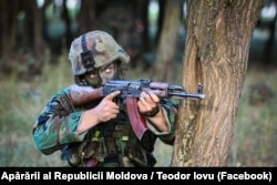 Student la Academia Militară a Forțelor Armate „Alexandru cel Bun”, participă la Cursul de Instruire pentru Comandanți Inferiori (Junior Command and Leadership Course), iulie 2025