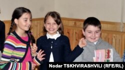 С 2010 года, по решению министра образования Дмитрия Шашкина, учебный процесс во всех средних школах Грузии сдвинулся на две недели вперед